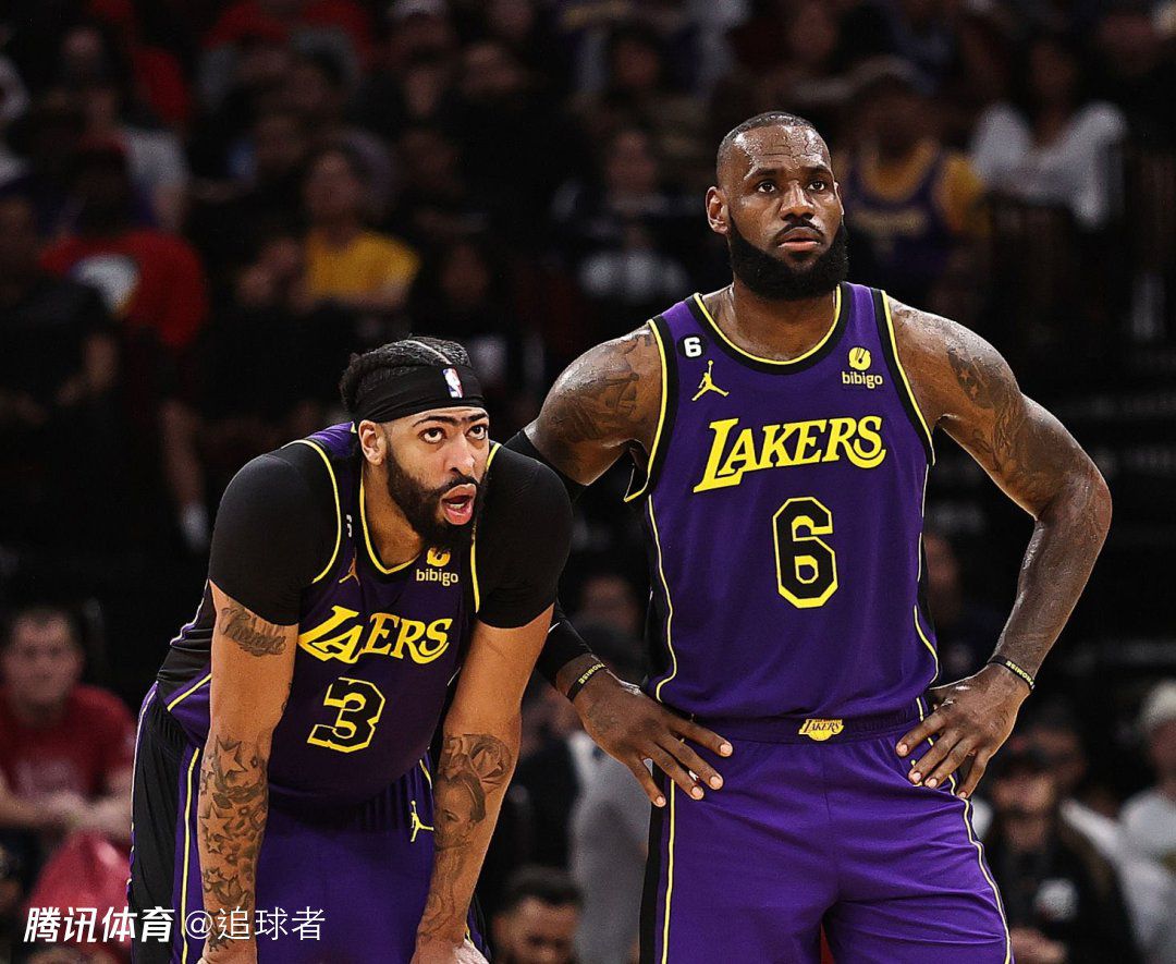 爱德华兹44分小哈达威32分东契奇缺阵森林狼送独行侠连败NBA常规赛激战正酣，西部领头羊森林狼主场迎战独行侠，东契奇此役因左股四头肌酸痛缺阵，独行侠上场不敌骑士，目前18胜13负暂列西部第6位，森林狼22胜7负稳居西部头名。